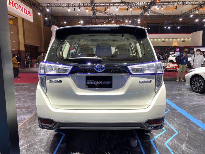 Tampak belakang Toyota Kijang Innova EV Concept