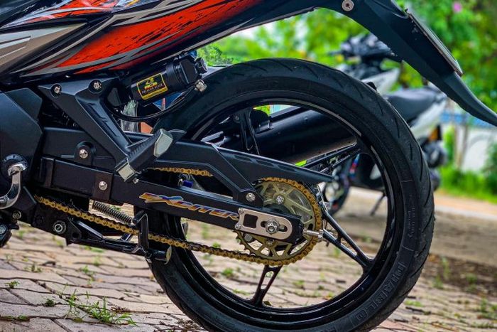 Suspensi belakang diganti dengan shock RCB