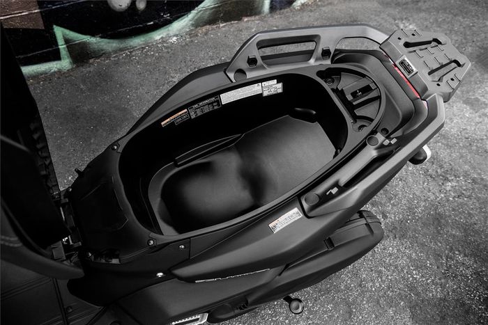 Bagasi Yamaha BWS terbilang luas, muat helm full-face