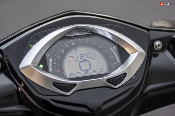 Panel speedometer pakai Koso RXF yang full digital