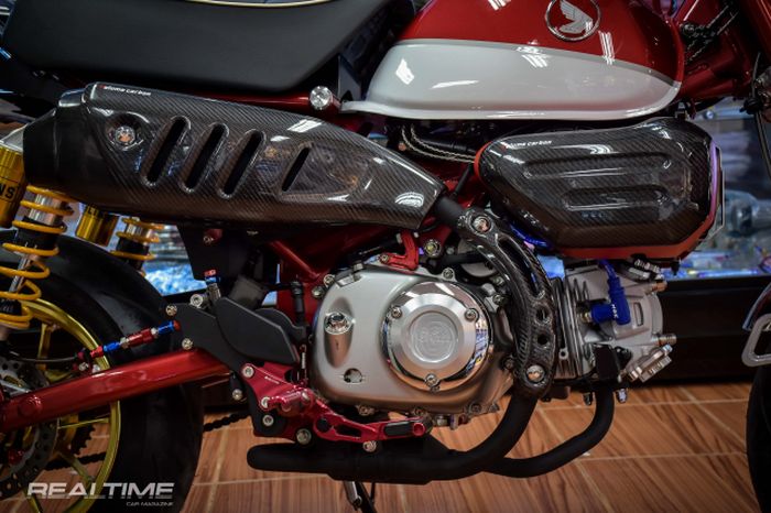 Sektor mesinnya diberi beberapa cover karbon