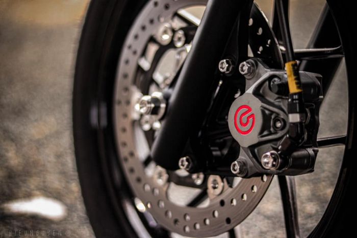 Rem depan diganti dengan produk Brembo