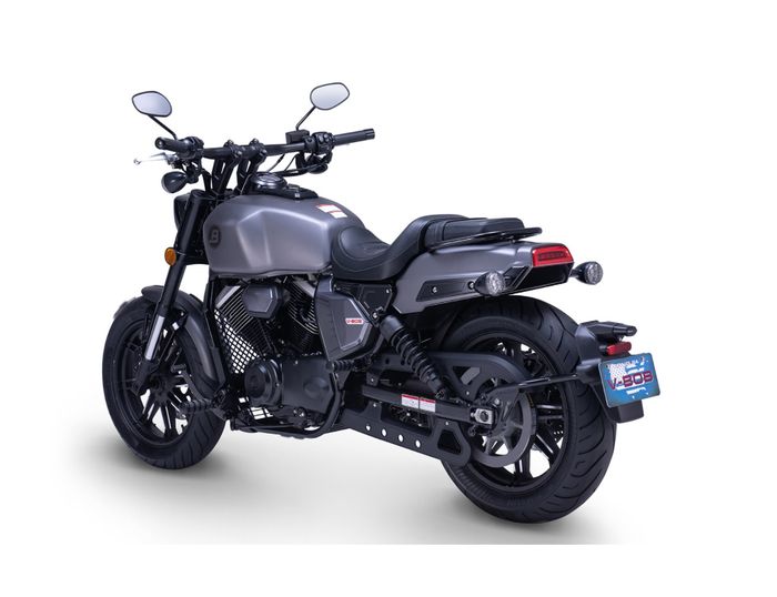 Bluroc V-Bob 250 pakai mesin V-Twin 250 cc 4-tak