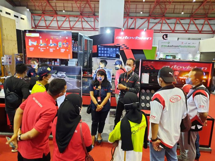 Booth Autovision di IIMS 2022 dikunjungi komunitas mobil
