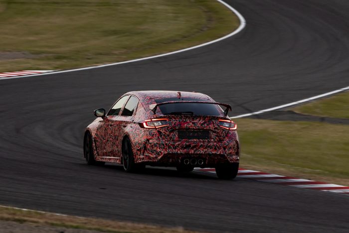 Civic Type R berhasil bukukan waktu 2 menit 23,120 detik.