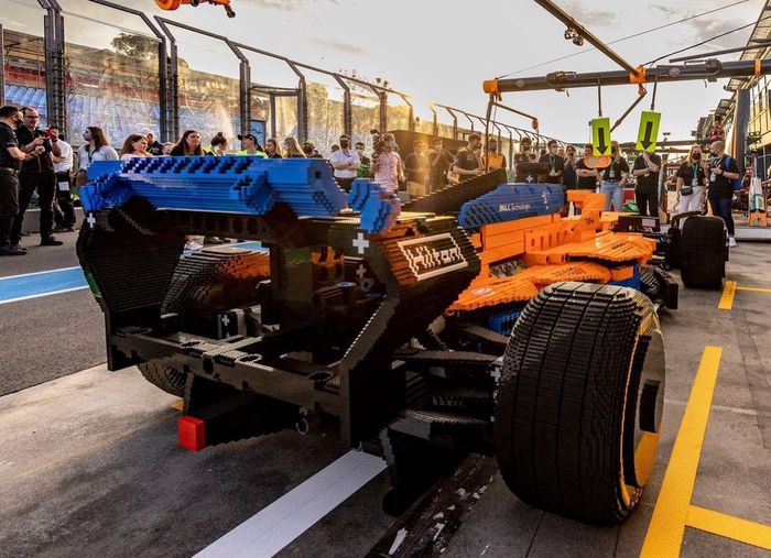Lego mobil McLaren di F1 Australia 2022