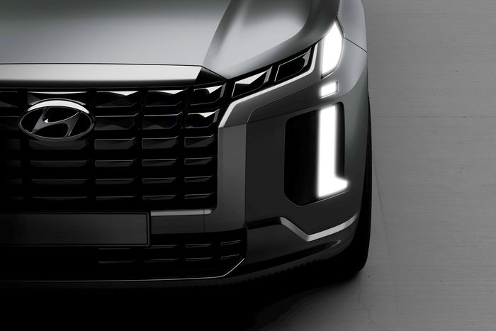 Teaser Hyundai Palisade facelift yang siap meluncur di New York International Auto Show 2022.
