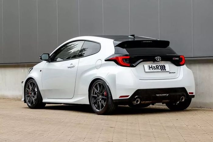 Modifikasi Toyota GR Yaris jadi lincah menikung pakai coilover Clubsport H&amp;R
