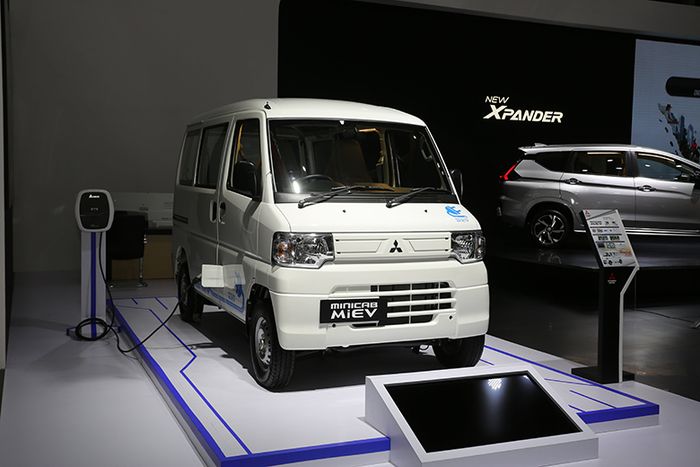 Mincab MiEV, kendaraan listrik Mitsubishi yang turut ditampilkan di ajang IIMS 2022. 