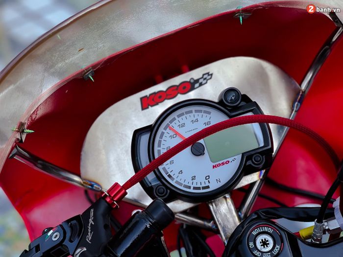 Panel speedometer mengandalkan Koso RX2