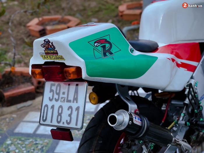 Sektor mesin diberi exhaust system Tyga karbon