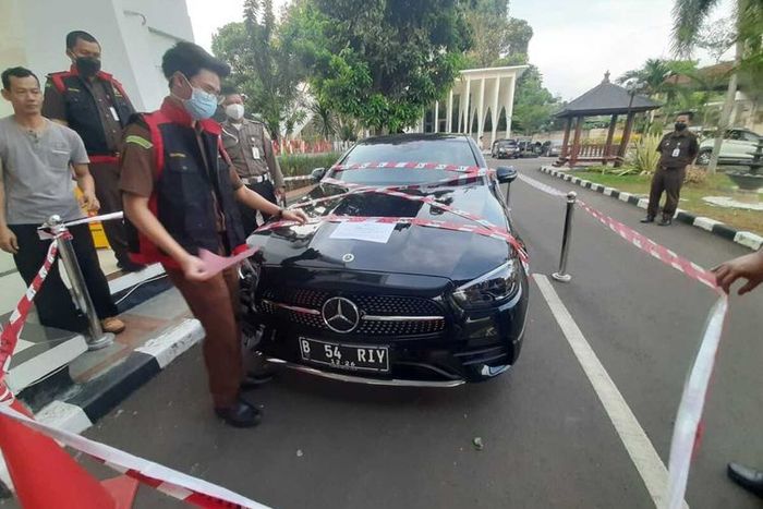 Kejati Banten sita Mercedes-Benz E300 AMG Line atas dugaan korupsi PT IAS