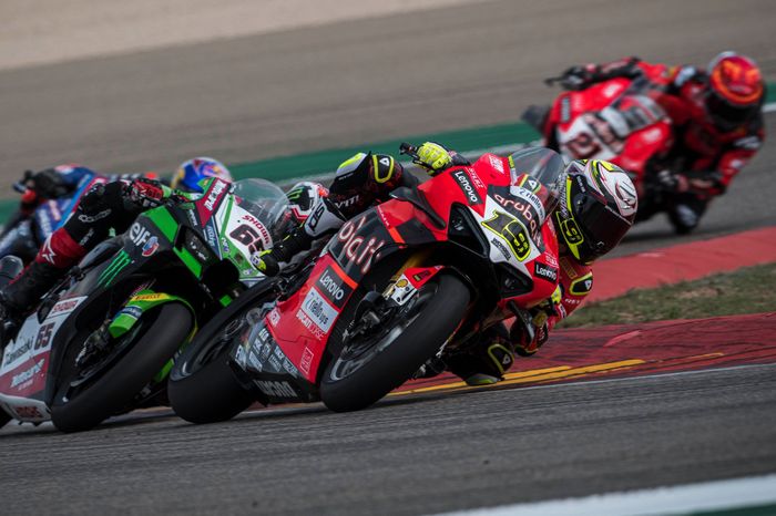 Alvaro Bautistat saat berlaga di ajang WorldSBK