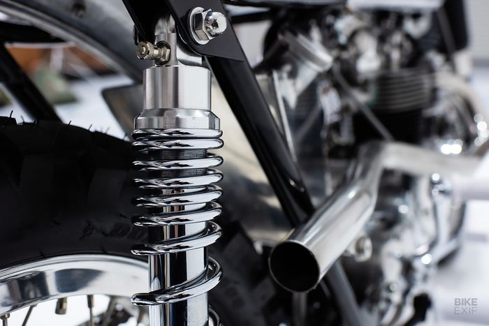 Subframe dirombak dan ditopang shock Betor