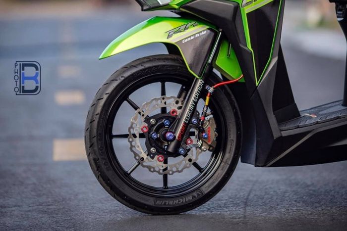 Kaki-kaki mendapatkan pelek RCB dan pengereman istimewa