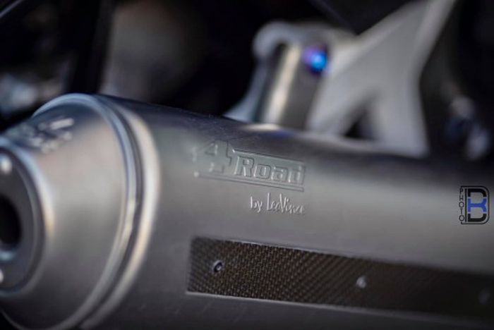 Sektor mesin mendapat exhaust system LeoVince 4Road