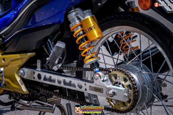 Swingarm diganti dan dipadukan dengan shock Ohlins