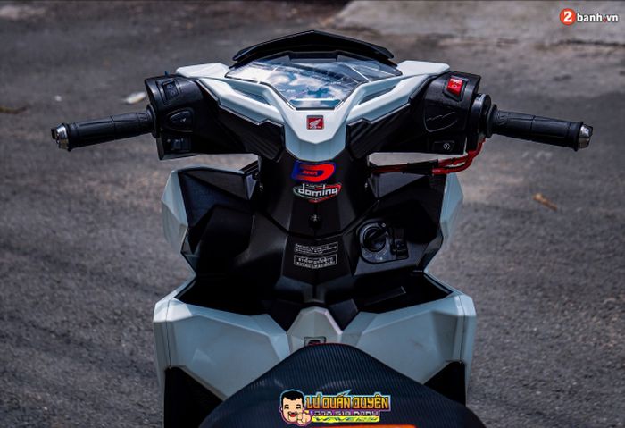 Disematkan juga sebuah gas spontan Domino dan sistem keyless yang modern