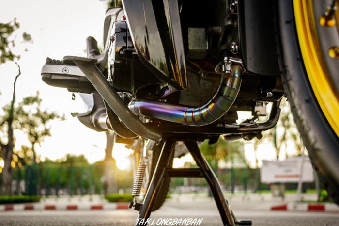 Sektor mesin diberi leher knalpot titanium