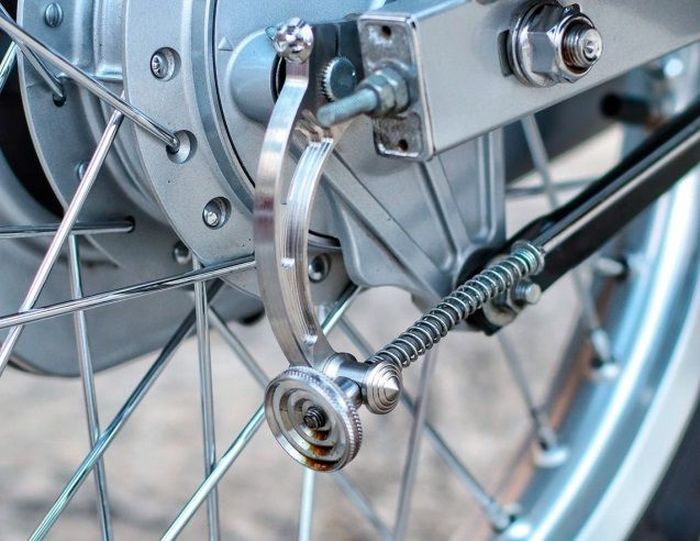 Rem belakang masih tetap model tromol