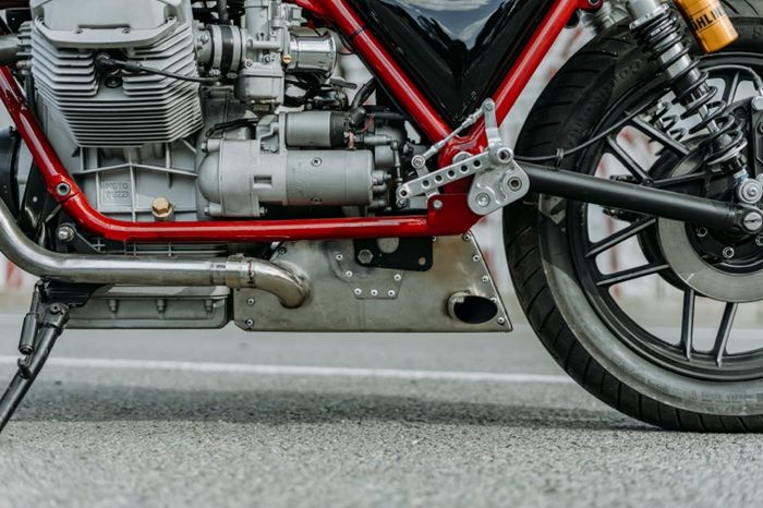 Sektor mesin mendapatkan exhaust system kustom