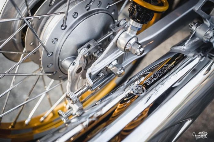 Rem belakang tetap bermodel tromol