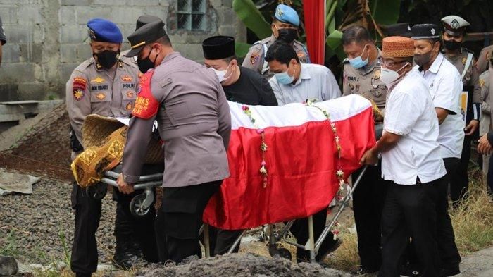 Upacara pemakaman Aiptu Jailani, sosok Polisi jujur yang dulu berani tilang istri sendiri