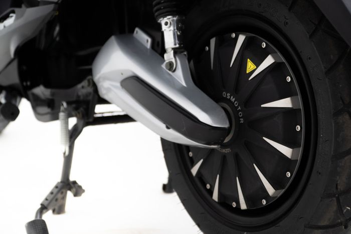 Motor penggerak Trinity Uranus RS