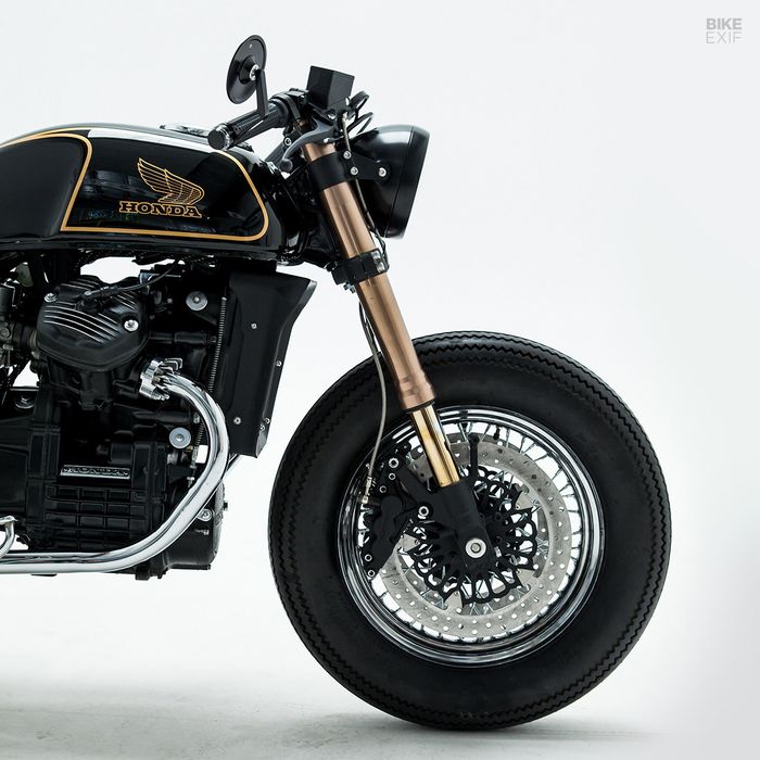 Garpu depan pakai milik Suzuki Hayabusa dan pelek 16 inci Harley