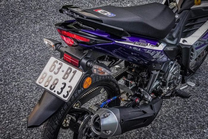 Sektor mesin diberi knalpot bermuffler Uma Racing