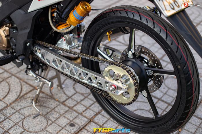 Swingarm diganti dan suspensi pakai shock Ohlins