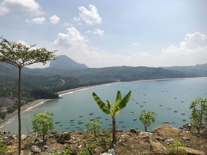 Pantai indah yang terbentang di Pansela Lot 6