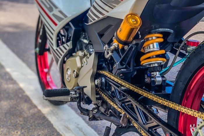 Swingarm dan suspensinya pakai produk K-teach dan Ohlins