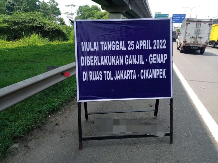 Uji coba pemberlakuan sistem ganjil-genap di Tol Jakarta-Cikampek menjelang mudik Lebaran 2022