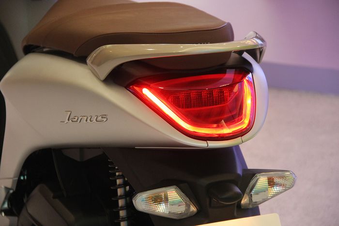 Tampak belakang Yamaha Janus 125 2022