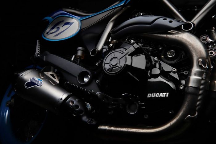 Sektor mesin diberi exhaust system Termignoni yang istimewa