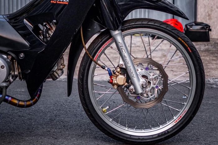 Kaki-kaki diberi pelek Excel jari-jari