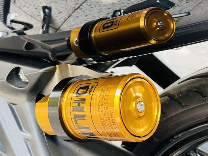 Suspensi belakang pakai shock Ohlins