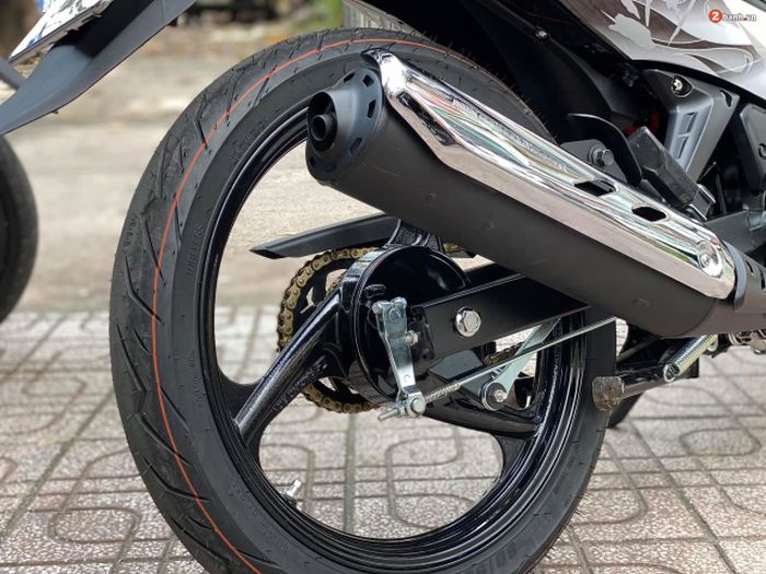 Rem belakang tetap standar dengan model tromol