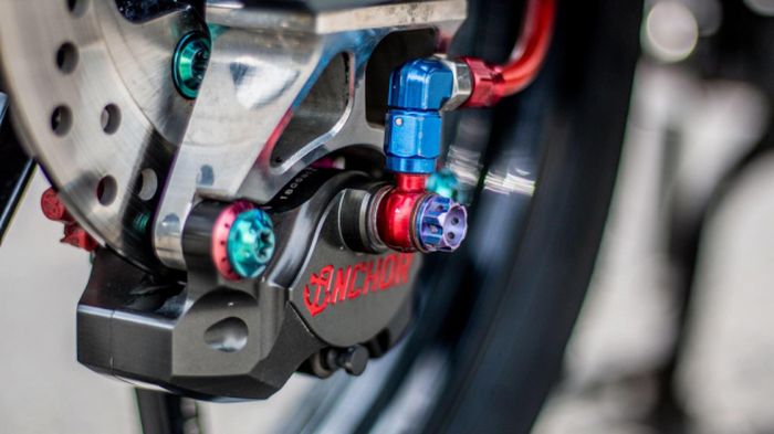 Rem belakang mendapatkan kaliper Anchor dua piston