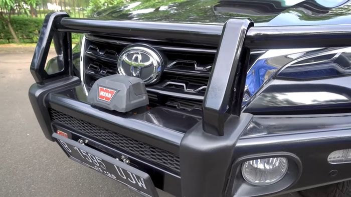 Modifikasi Toyota Fortuner pasang bumper bull bar custom ala model ARB