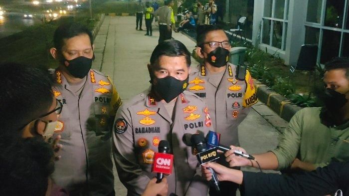 Karo Penmas Divisi Humas Polri Brigjen Pol Ahmad Ramadhan memberikan keterangan terkait situasi arus mudik Lebaran 2022 di Tol Jakarta-Cikampek KM 47, Kamis (28/4/2022).