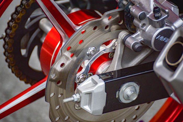 Rem belakang tetap standar