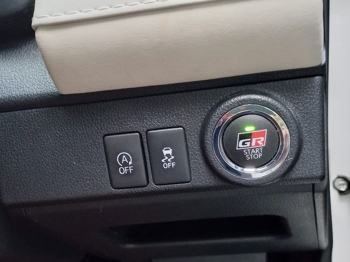 Start/Stop Button di Toyota Rush GR Sport