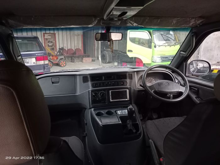 Interior Mercedes-Benz MB100D tahun 2000