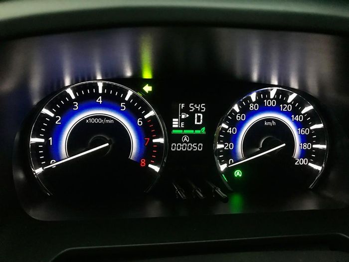 Indikator Idling Stop System Toyota Rush GR Sport aktif maka akan memunculkan garis warna hijau di tengah spidometer dengan timer berjalan