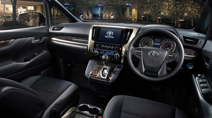 Interior Toyota Alphard S 