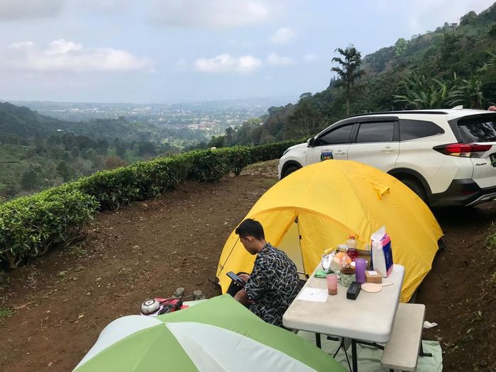 Meja piknik sebagai meja makan tak tertinggal untuk menikmati kebersamaan di Holiday Fun Drive 2022