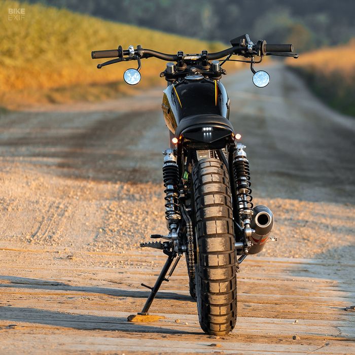 Subframe dirombak dan sudah dipasangi lampu-lampu LED minimalis