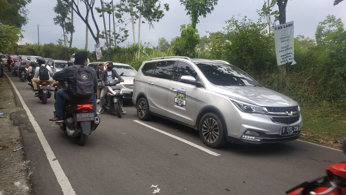 Kondisi jalan macet parah, namun suhu mobil tetap stabil